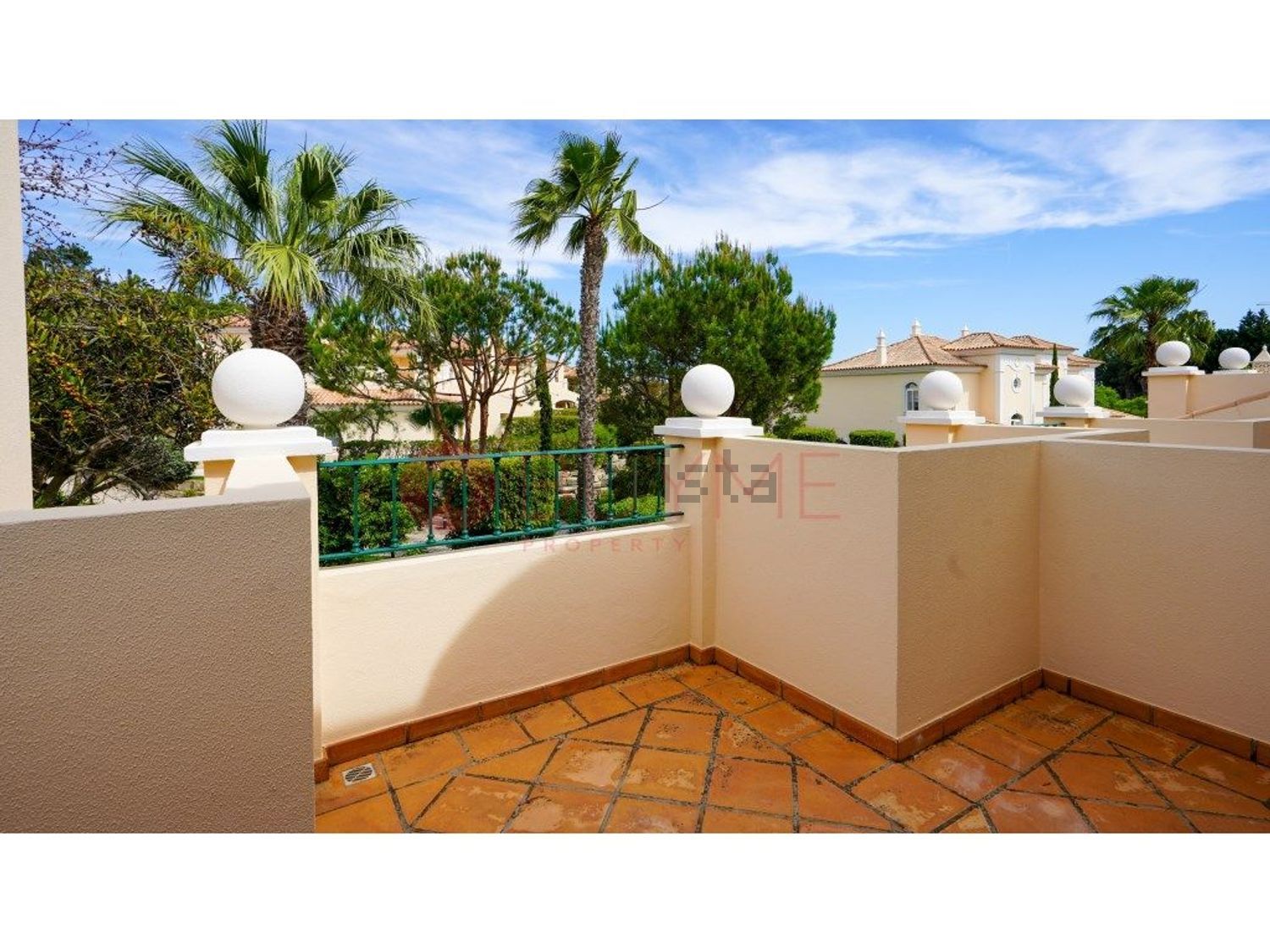 出租小楼房或独栋别墅在Quinta do Lago - Pinheiros Altos - 阳台