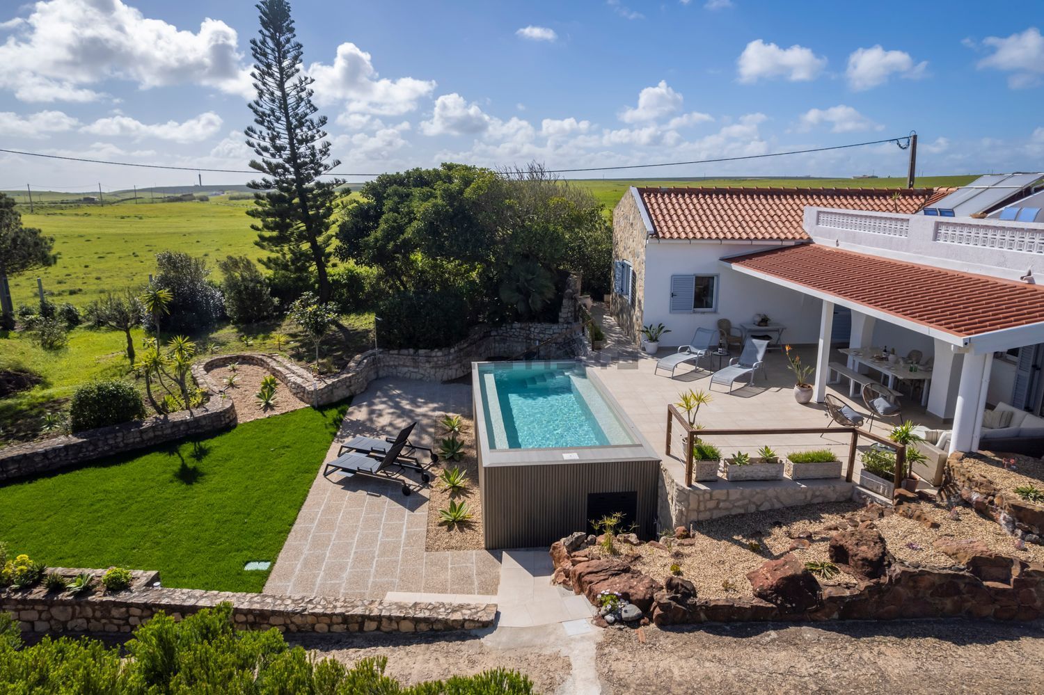 小楼房或独栋别墅出售在Vila do Bispo e Raposeira - 游泳池
