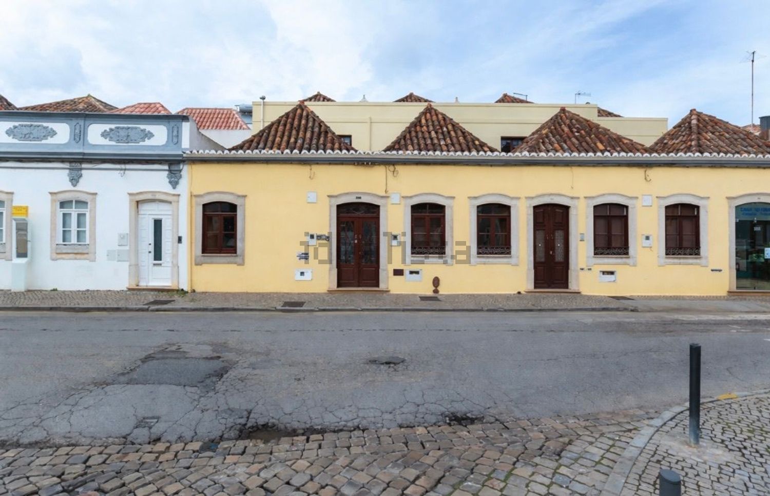 出租双拼别墅在Rua Almirante Cândido dos Reis, 210 - 外立面