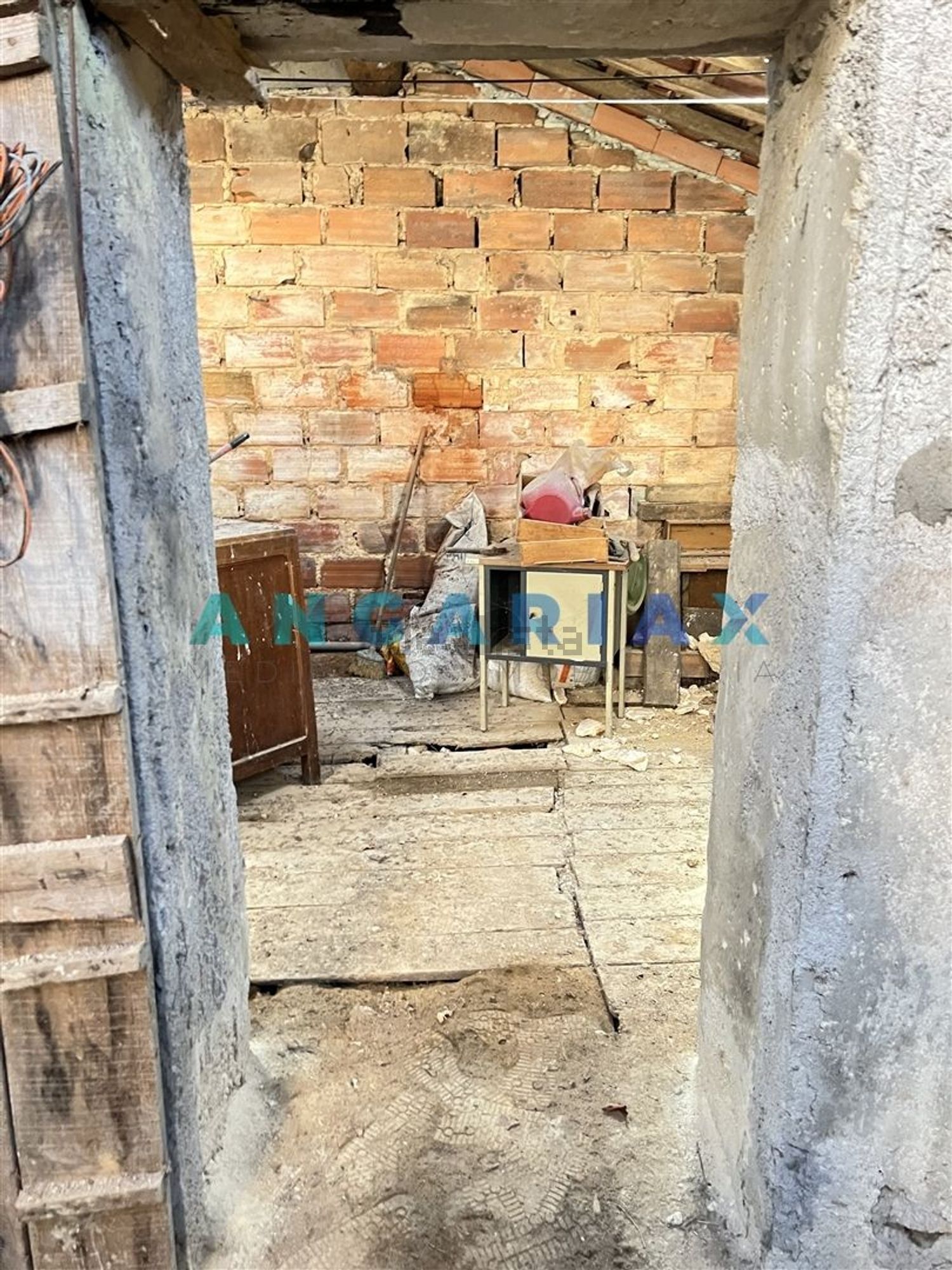 小楼房或独栋别墅出售在Rua de Cima, 15 - 地下室