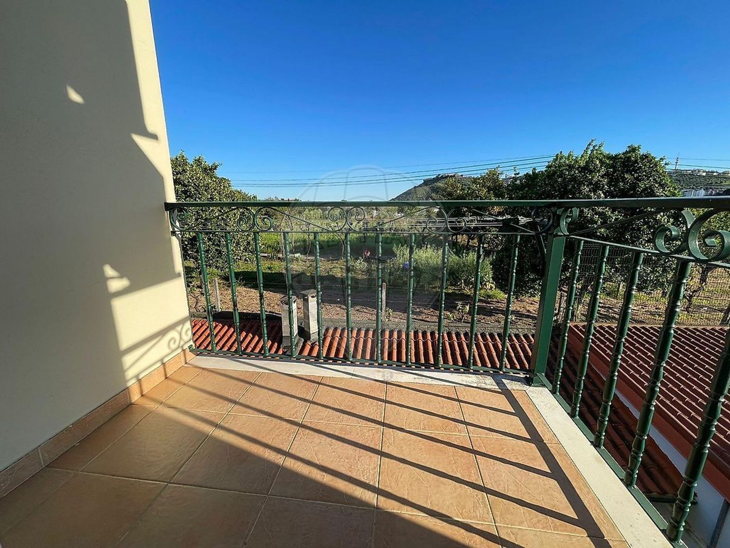 小楼房或独栋别墅出售在Rua Arca de Água - 阳台