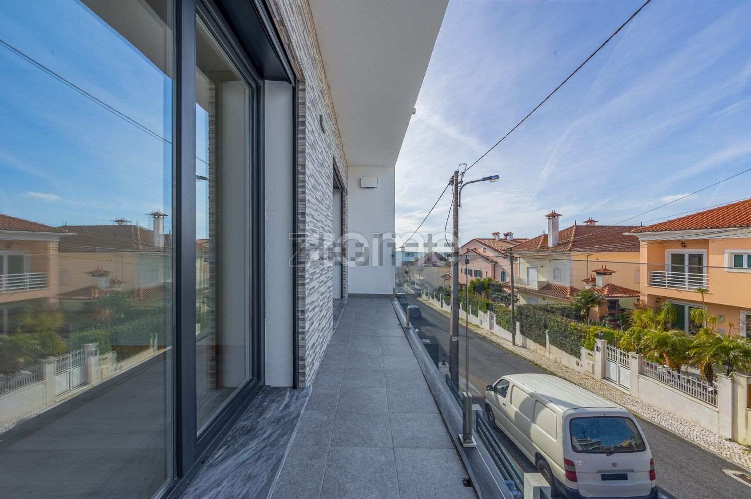 小楼房或独栋别墅出售在Avenida dos Bons Amigos, 6 - 门廊