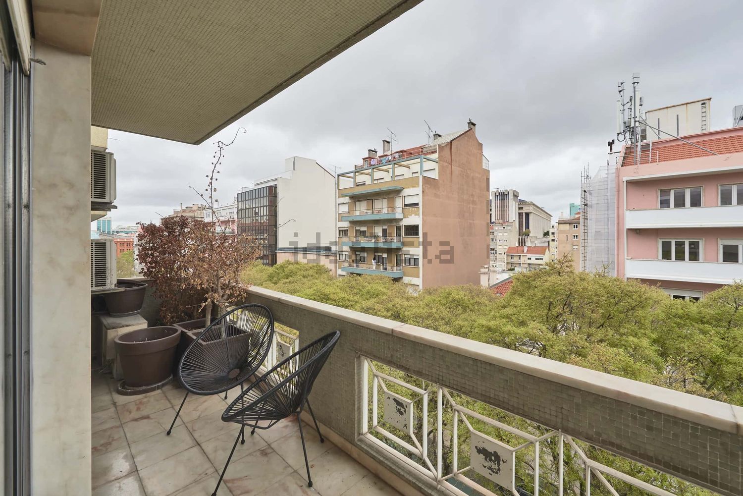出租房间在Avenida Defensores de Chaves, 79 - 阳台