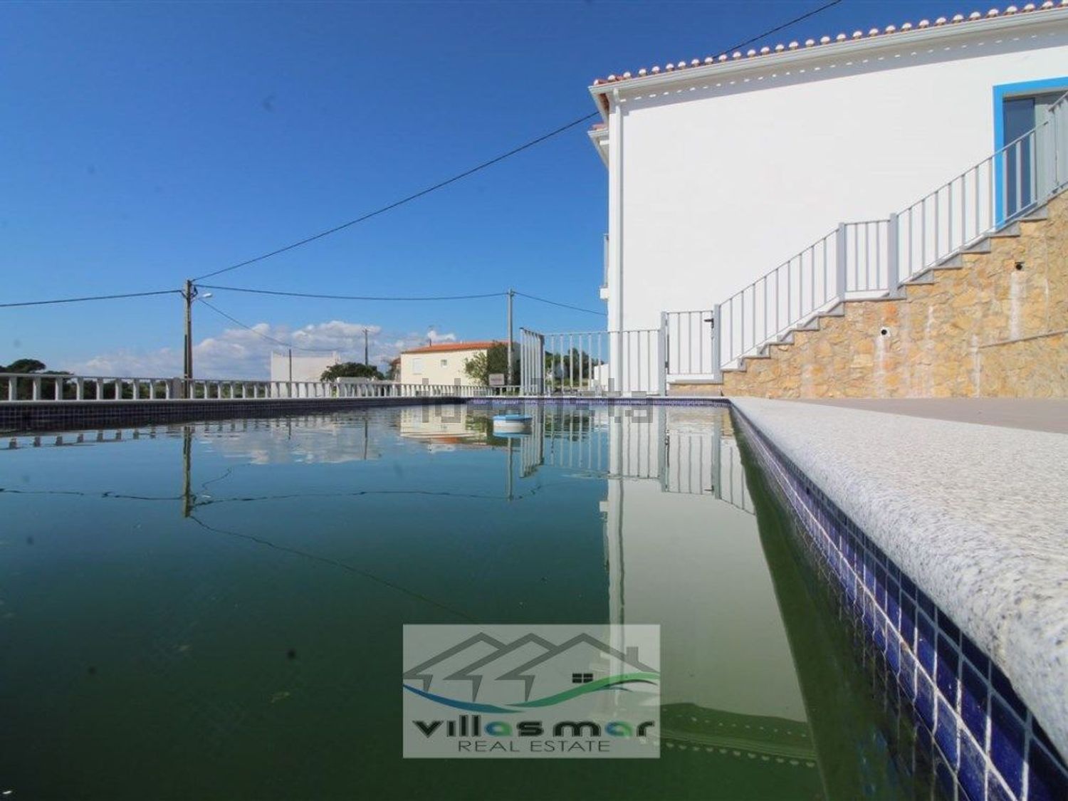 小楼房或独栋别墅出售在Centro de Castro Marim - 游泳池