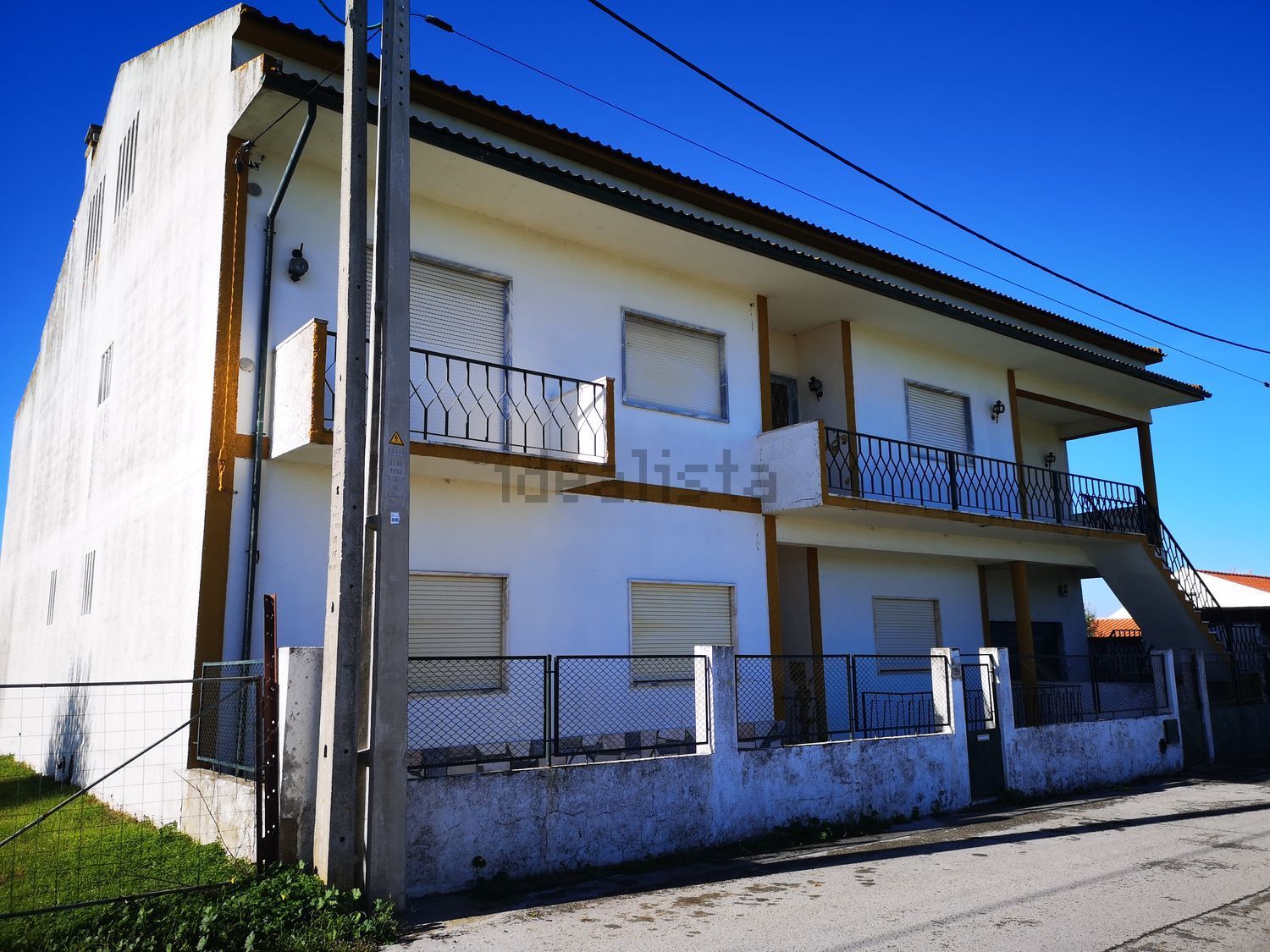小楼房或独栋别墅出售在Rua do Centro Agrícola - 外立面