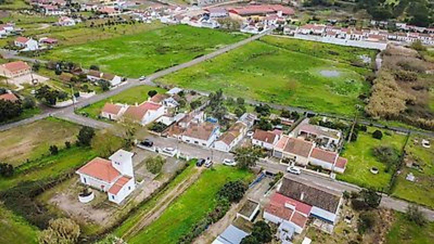 小楼房或独栋别墅出售在Rua da Central Elevatória - 视线