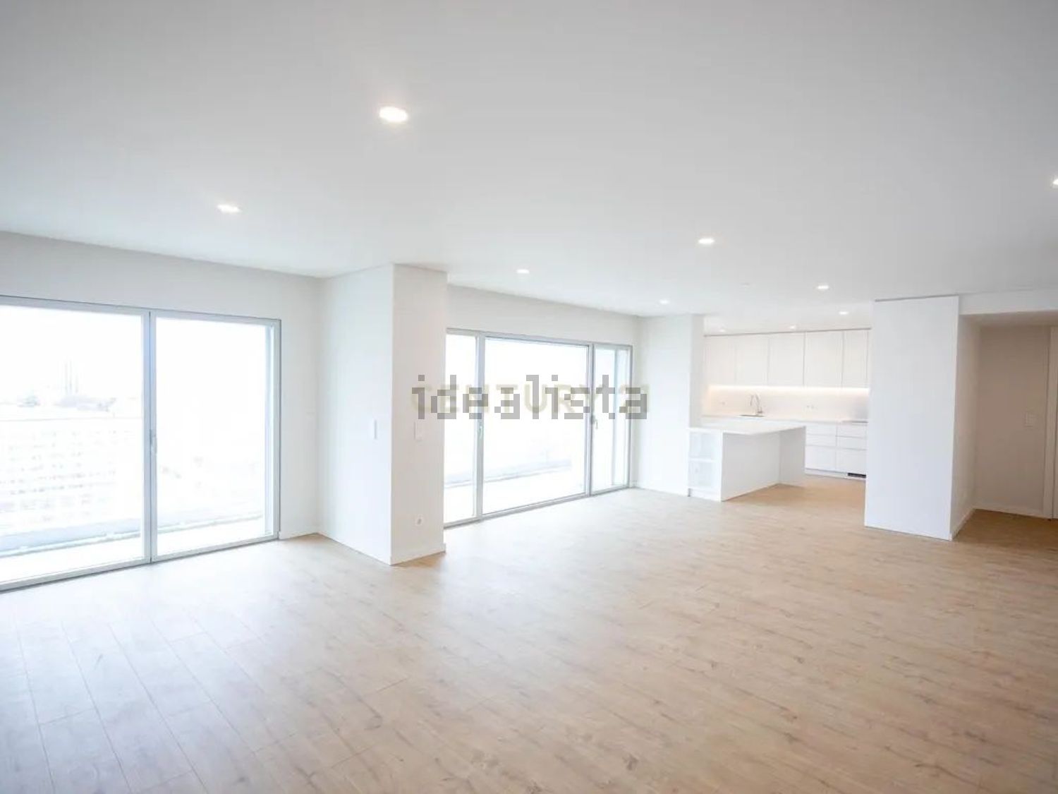 公寓 t4出售在Rua Sarmento de Beires, 47 - 居住