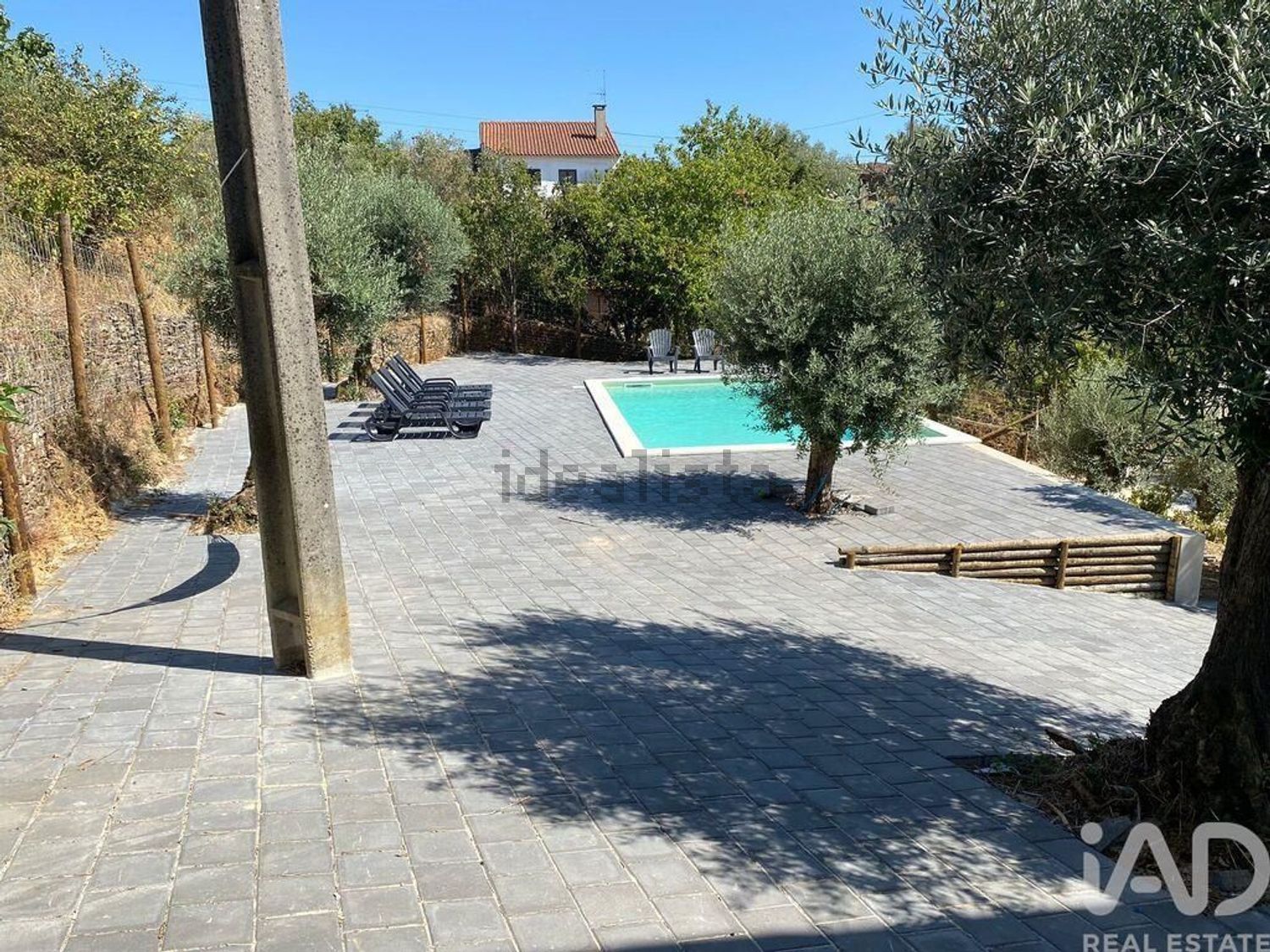 小楼房或独栋别墅出售在Olalhas - 照片