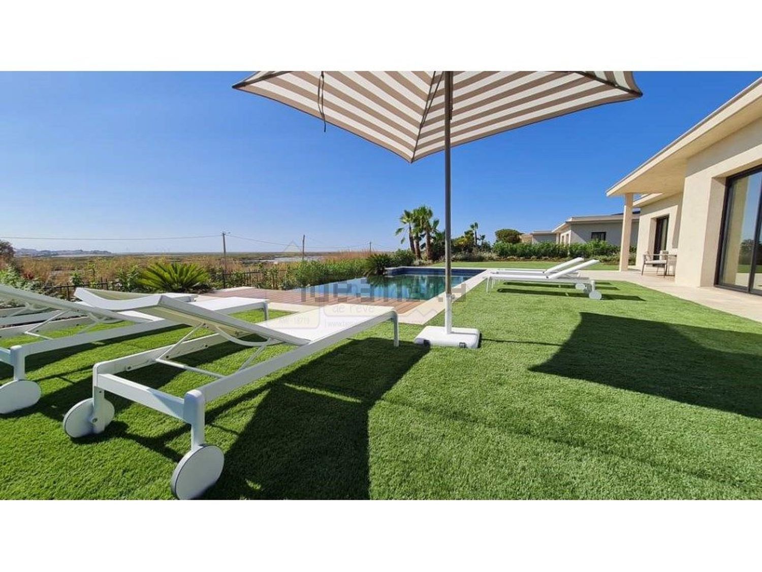 出租小楼房或独栋别墅在Rua 25 de Abril - 游泳池