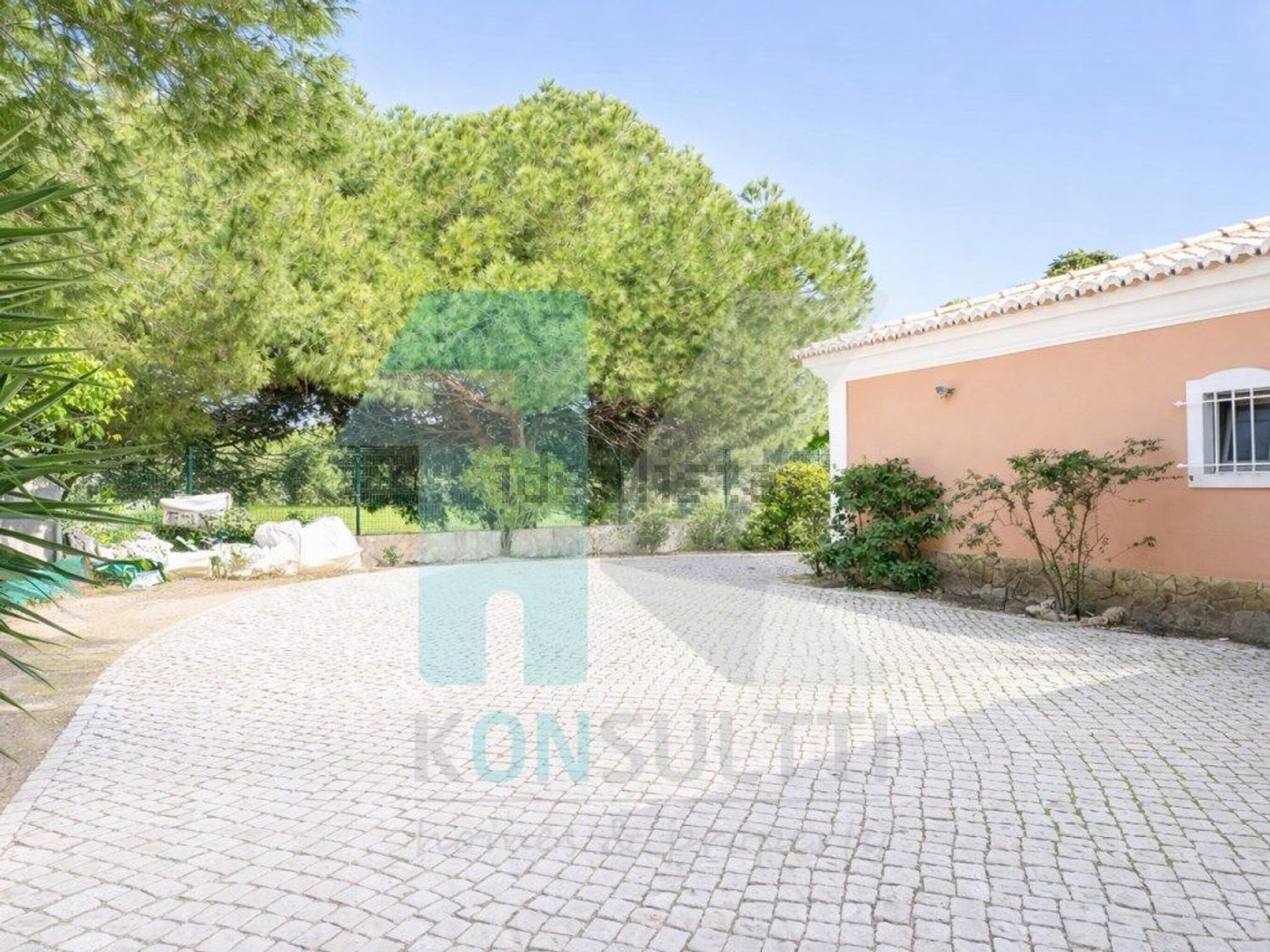 小楼房或独栋别墅出售在Praia da Luz - 外立面