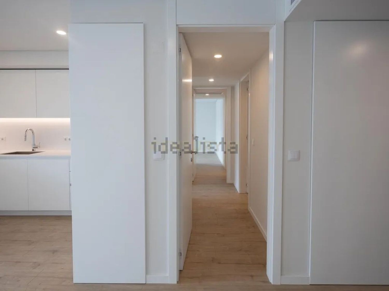 公寓 t2出售在Rua Sarmento de Beires, 47 - 过道