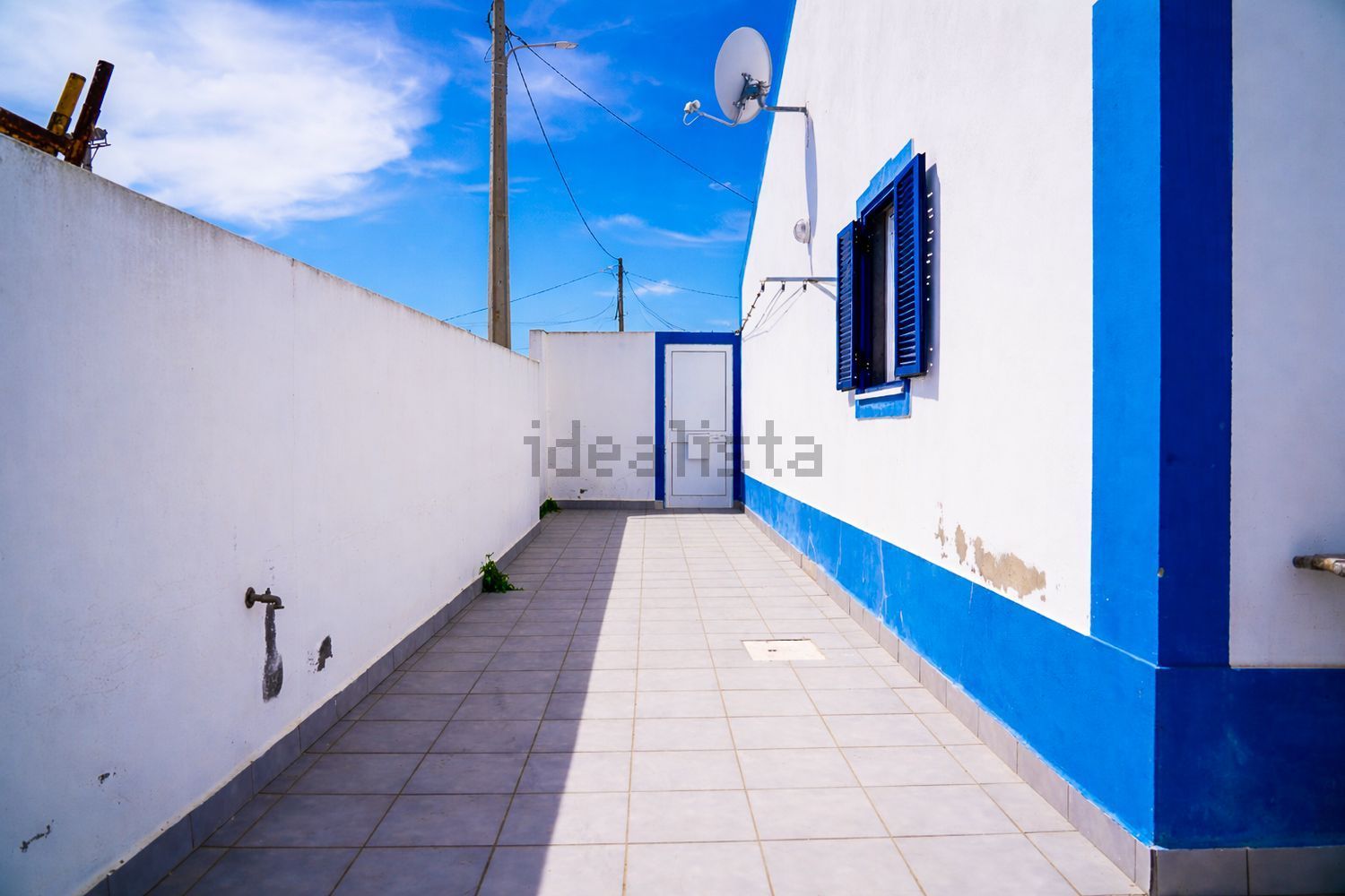 小楼房或独栋别墅出售在Largo Simplício Dias Palma s/n - 阳台