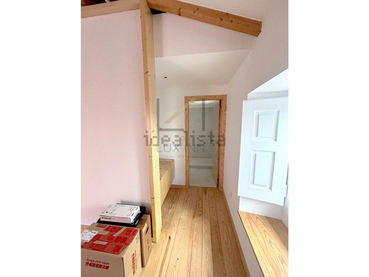 T0（单人公寓）出售在Rua Luís de Camões - 过道