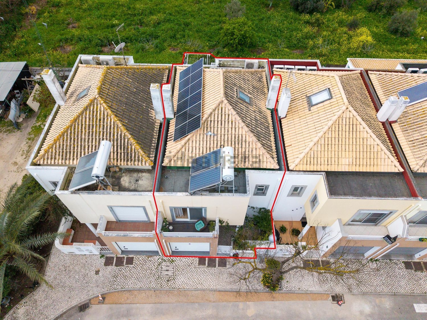 小楼房或独栋别墅出售在Estrada da Palmeira, 902 g - 外立面