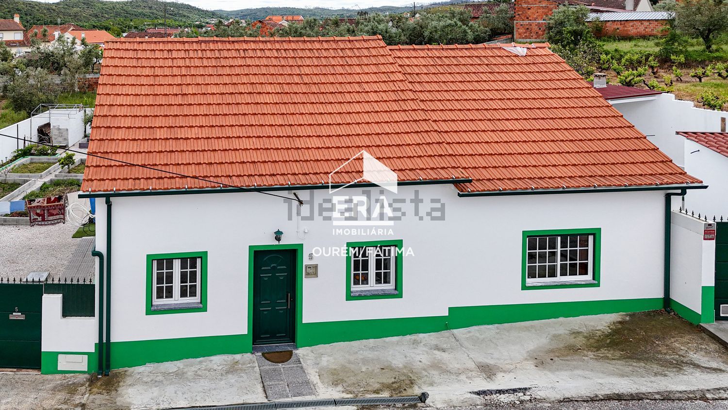 小楼房或独栋别墅出售在Freixianda - Ribeira do Fárrio - Formigais - 外立面