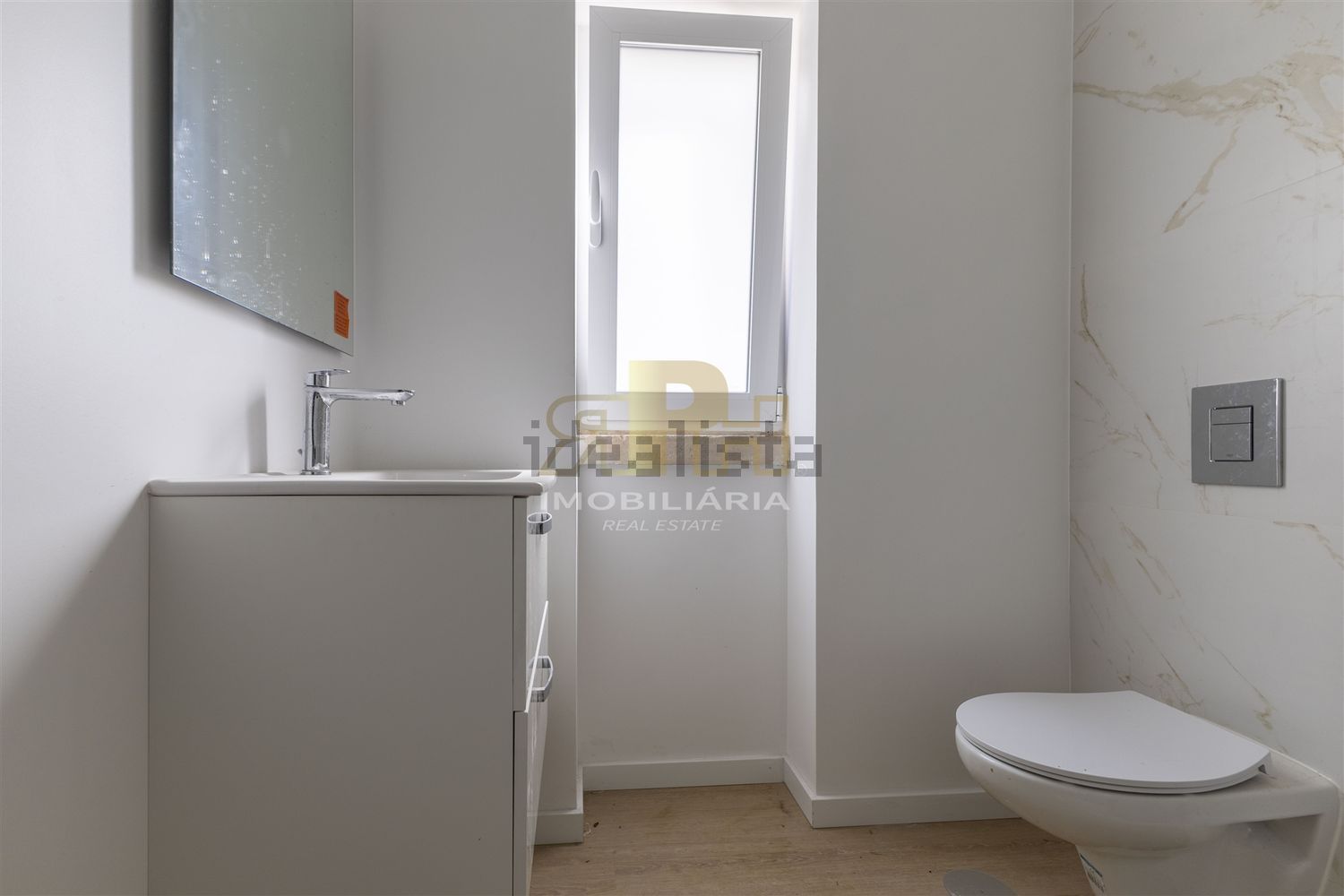 出租公寓 t3在Rua Escola Regentes Agricolas, 338 - 卫生间