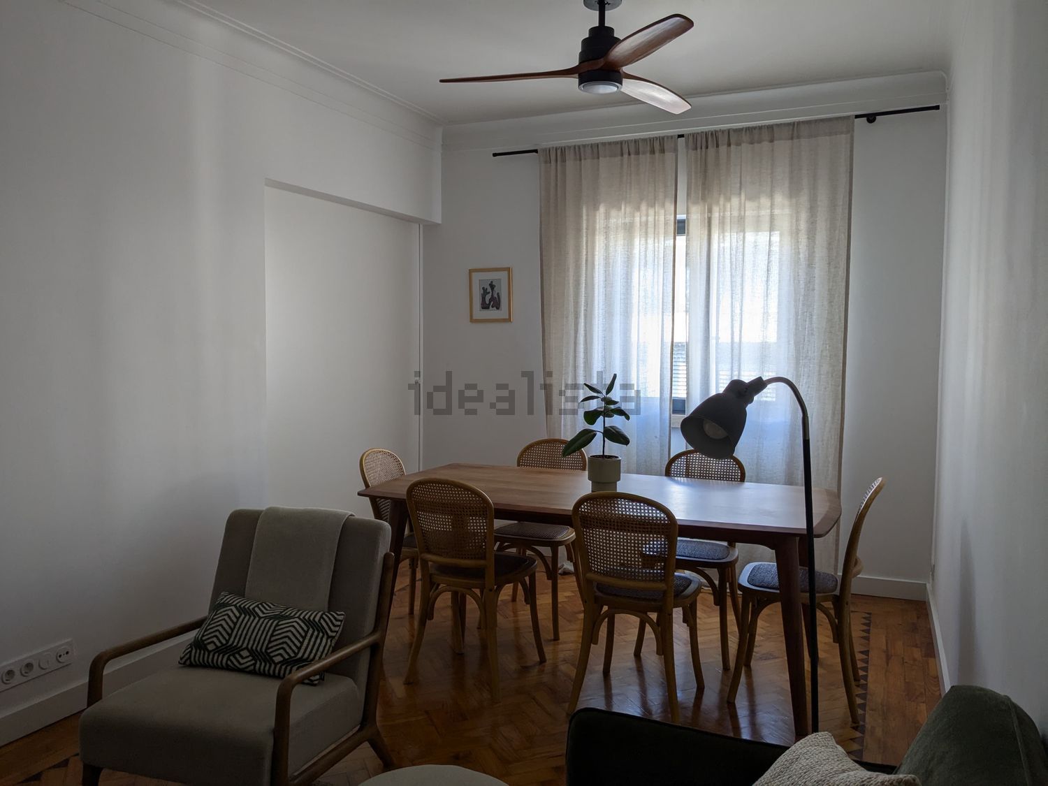 公寓 t2出售在Rua Portugal Durão, 48 - 客厅