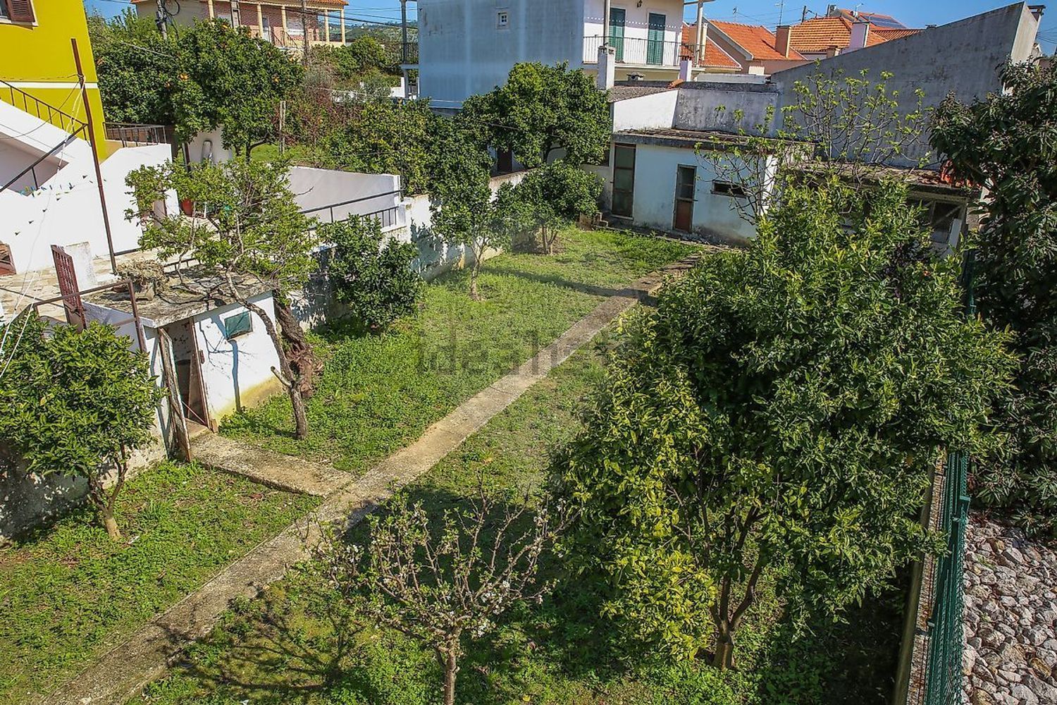 小楼房或独栋别墅出售在Rua António Pinheiro Lacerda - 游泳池