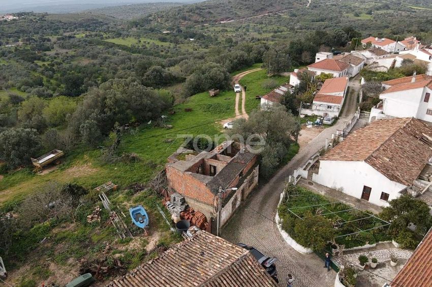 小楼房或独栋别墅出售在Estrada de Santa Margarida s/n