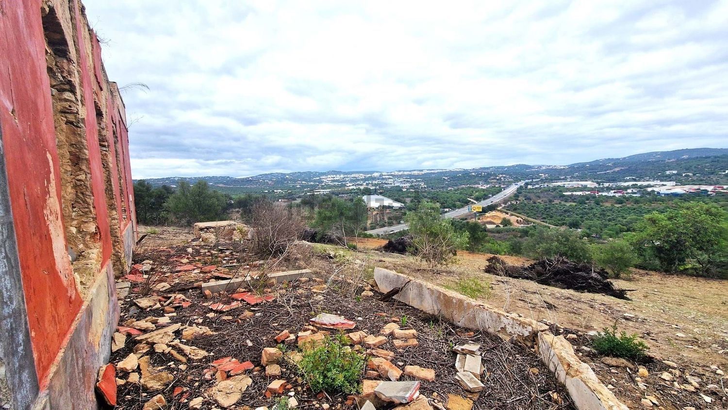 小楼房或独栋别墅出售在Rua Cerro Cabeça de Câmara, 8100-289 Loulé s/n - 花园