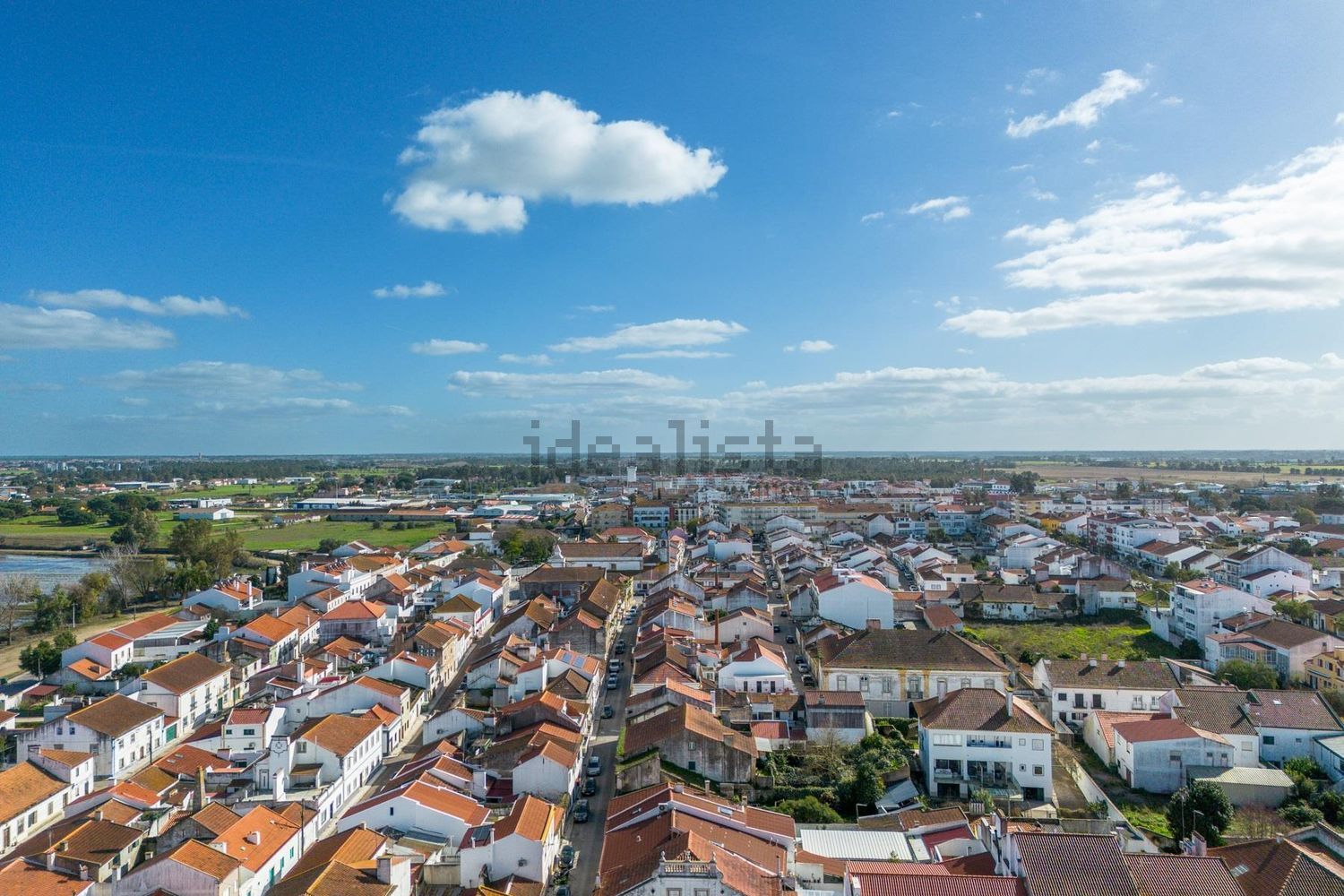 小楼房或独栋别墅出售在Avenida Doutor Roberto Ferreira Fonseca, 20 - 照片