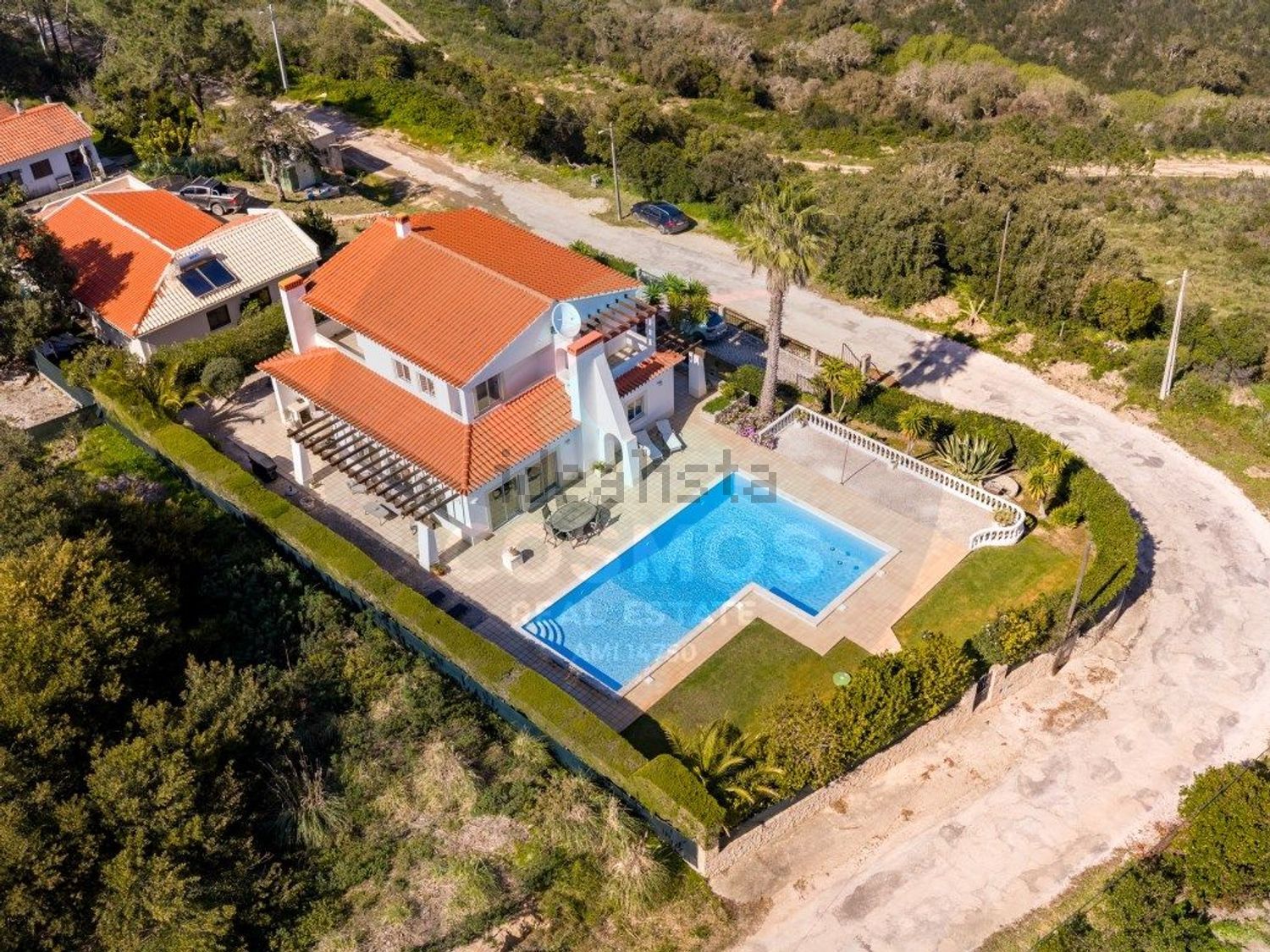 小楼房或独栋别墅出售Urbanização Vale da Telha - 游泳池