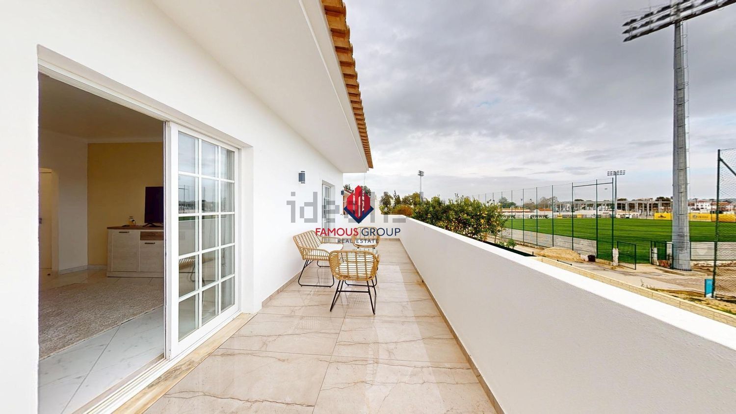 小楼房或独栋别墅出售在Centro de Parchal - 详情