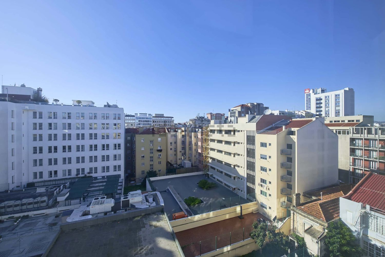 出租房间在Avenida Defensores de Chaves, 83 - 照片