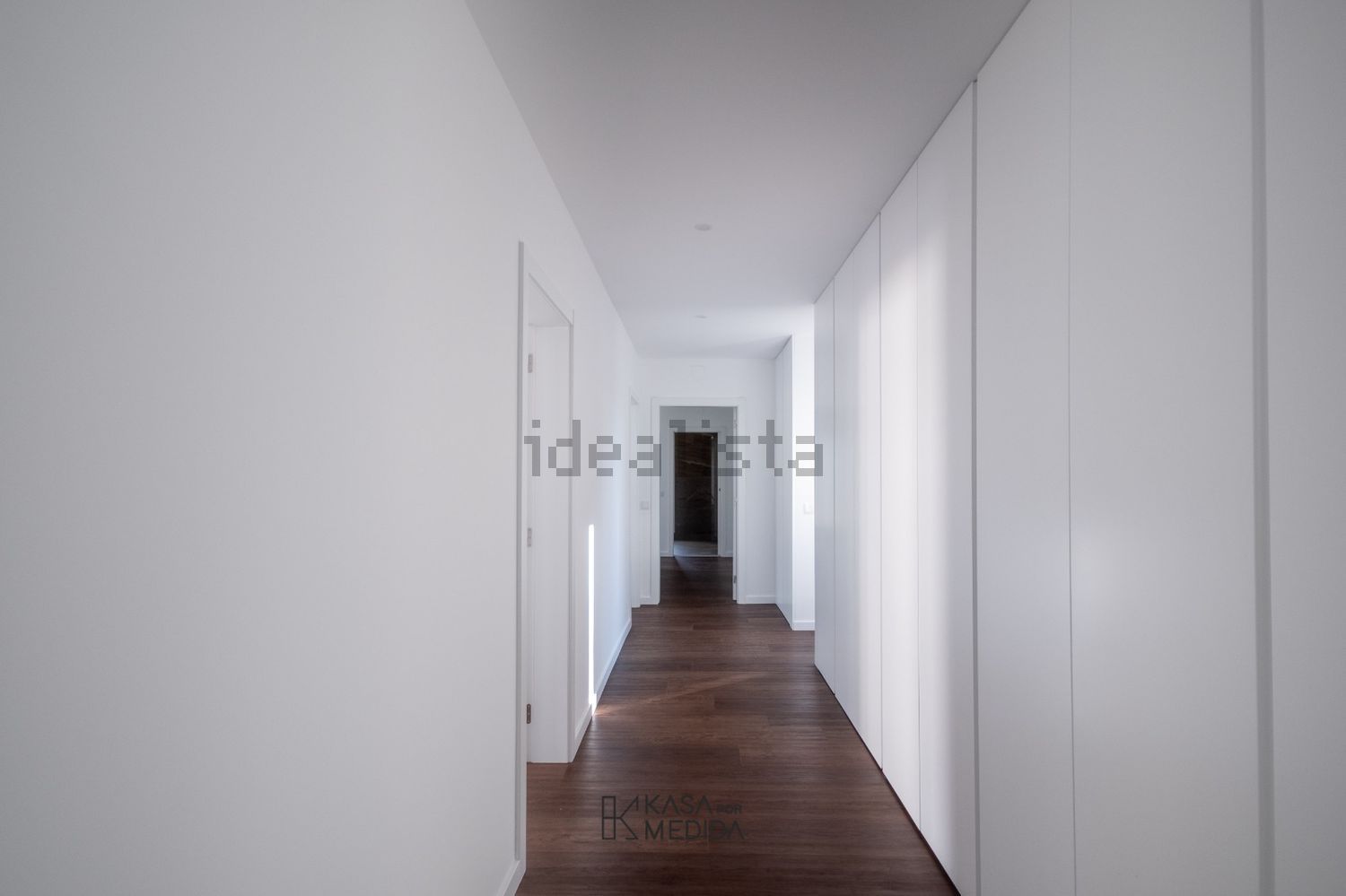 小楼房或独栋别墅出售在Avenida da Aroeira, 91 - 过道
