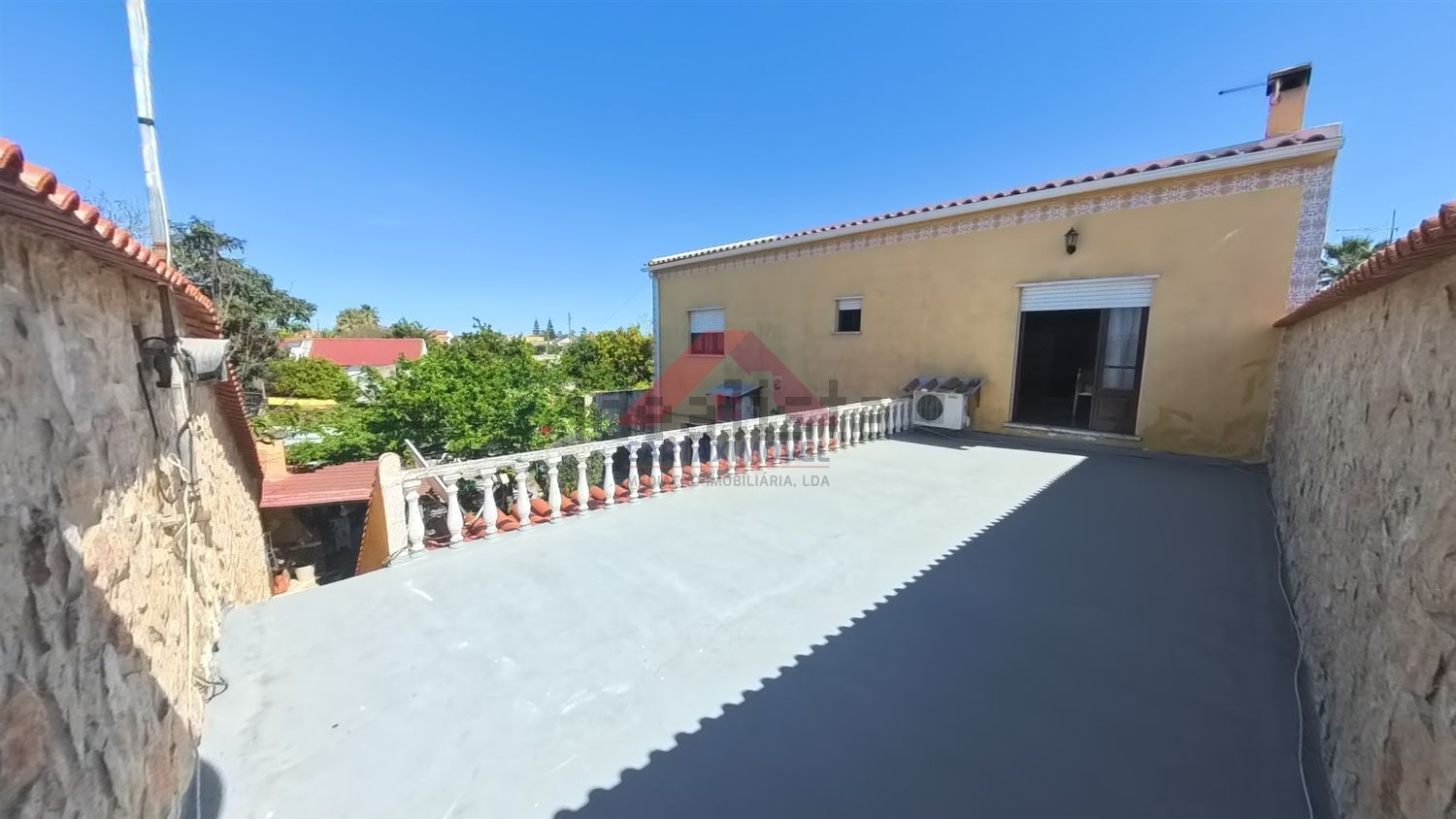 小楼房或独栋别墅出售在Vila Chã de Ourique - 外立面