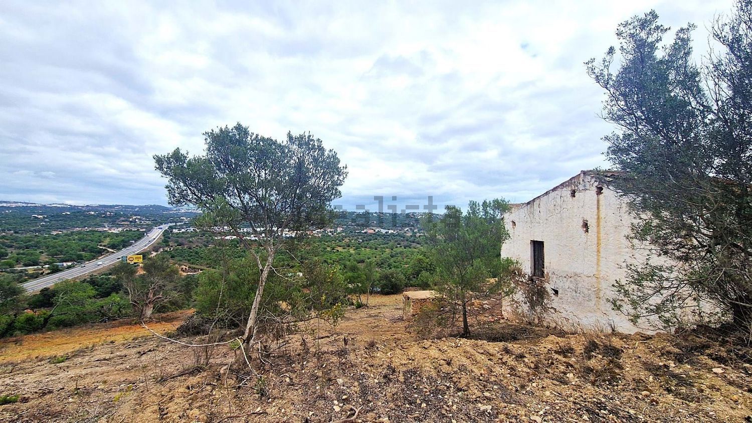 小楼房或独栋别墅出售在Rua Cerro Cabeça de Câmara, 8100-289 Loulé s/n - 外立面