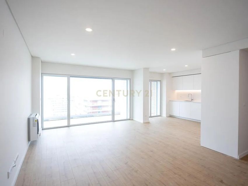 公寓 t2出售在Rua Sarmento de Beires, 47