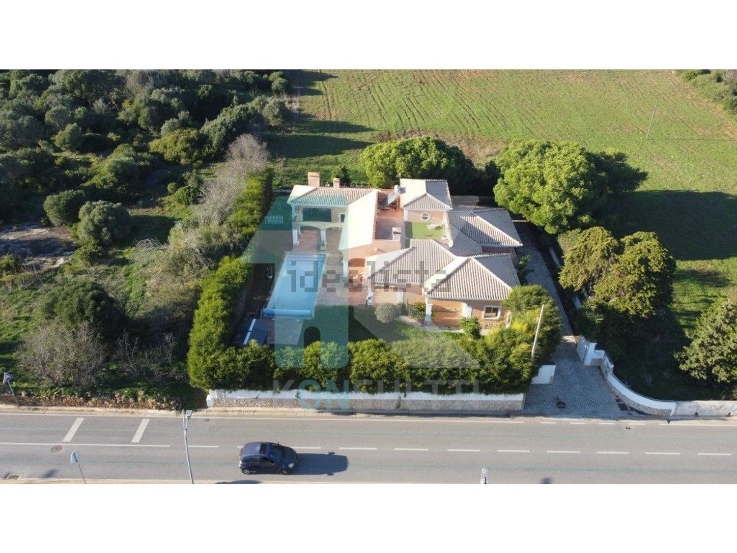 小楼房或独栋别墅出售在Praia da Luz - 游泳池