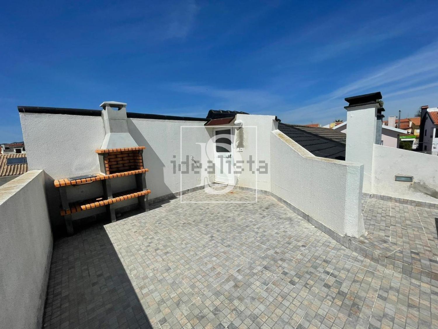 小楼房或独栋别墅出售在Carcavelos Centro - 外立面