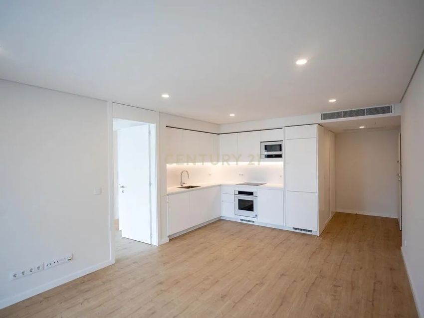 公寓 t1出售在Rua Sarmento de Beires, 47