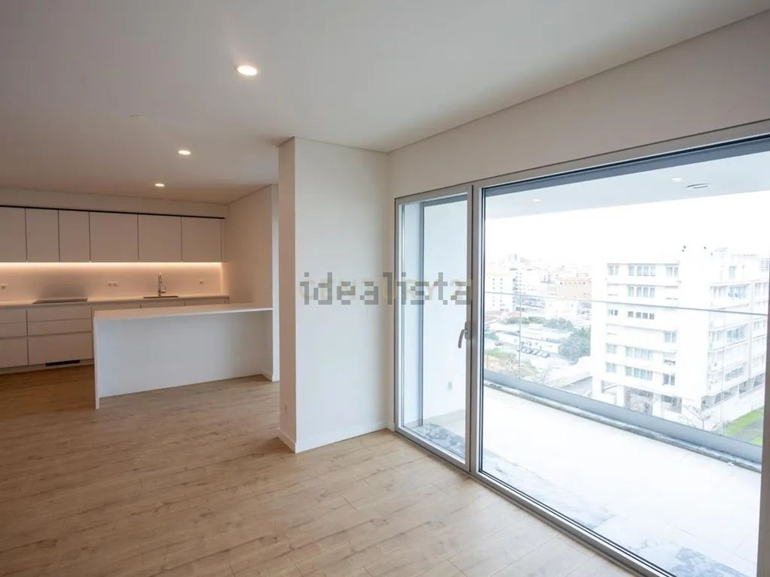 公寓 t3出售在Rua Sarmento de Beires, 47 - 居住