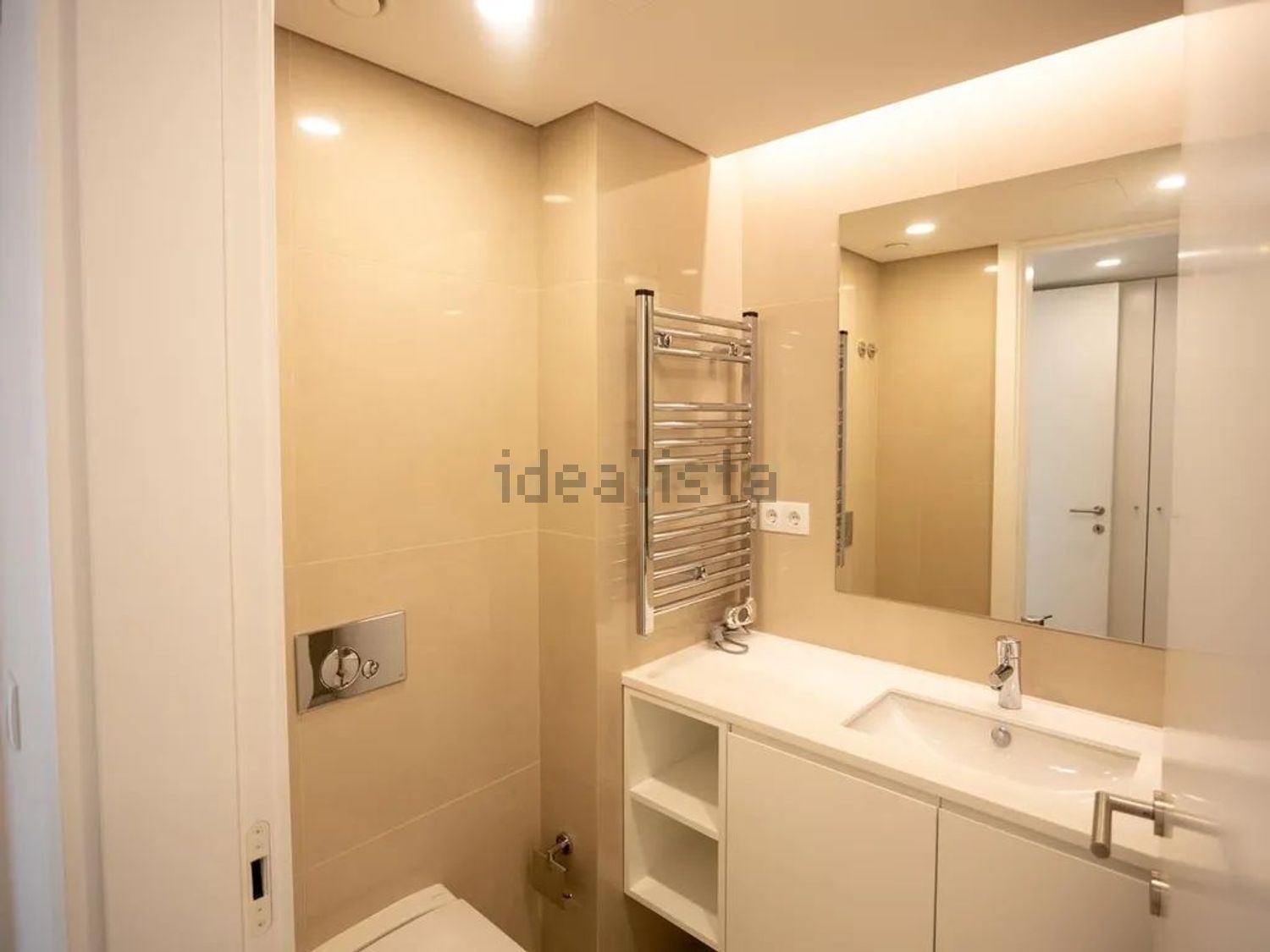 公寓 t3出售在Rua Sarmento de Beires, 47 - 卫生间