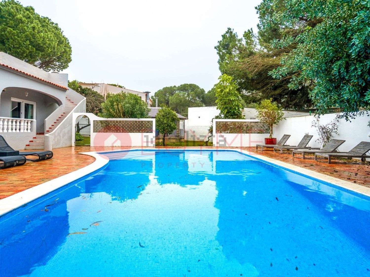 出租小楼房或独栋别墅在Quinta do Lago - Pinheiros Altos - 游泳池