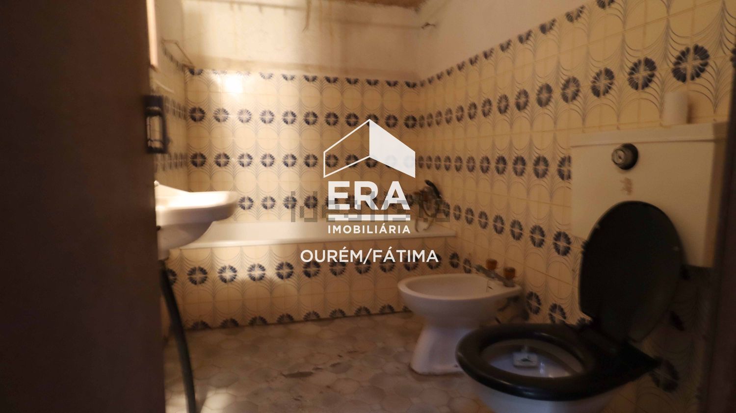小楼房或独栋别墅出售在Freixianda - Ribeira do Fárrio - Formigais - 卫生间