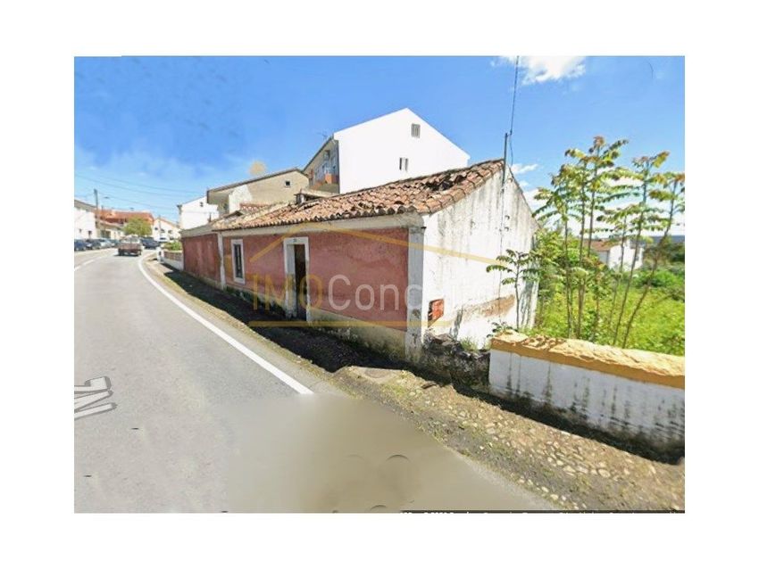 小楼房或独栋别墅出售在Avenida da Portagem