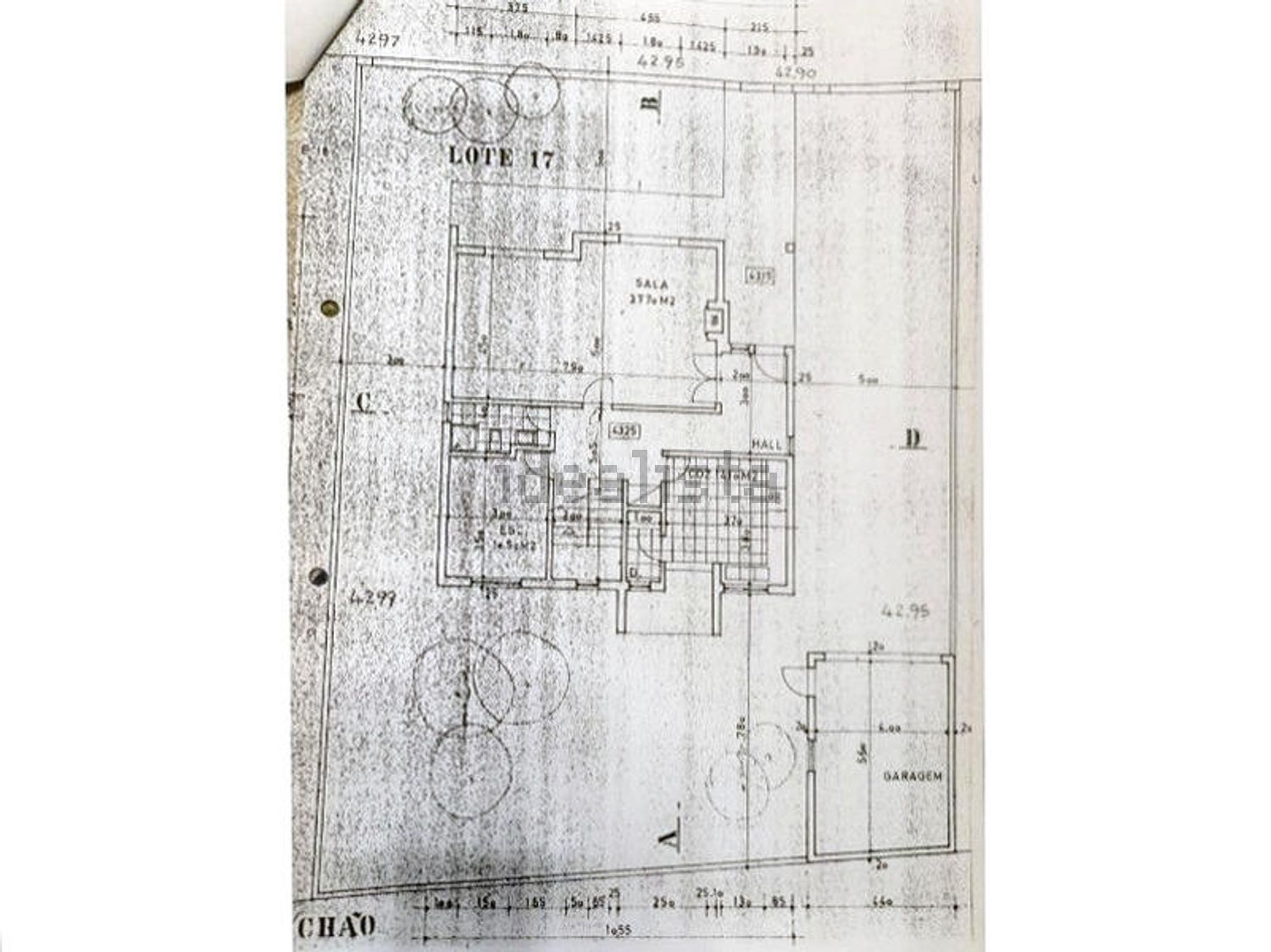 小楼房或独栋别墅出售在Rua 14 de Novembro - 平面图