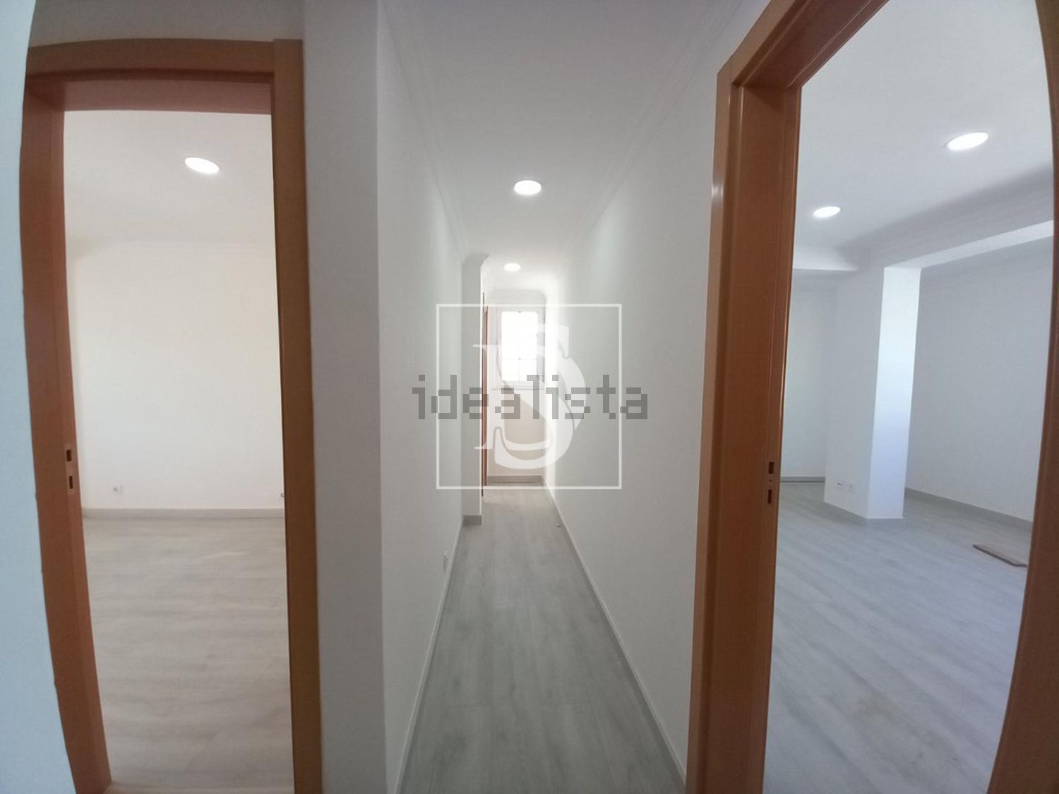 小楼房或独栋别墅出售在Carcavelos Centro - 过道