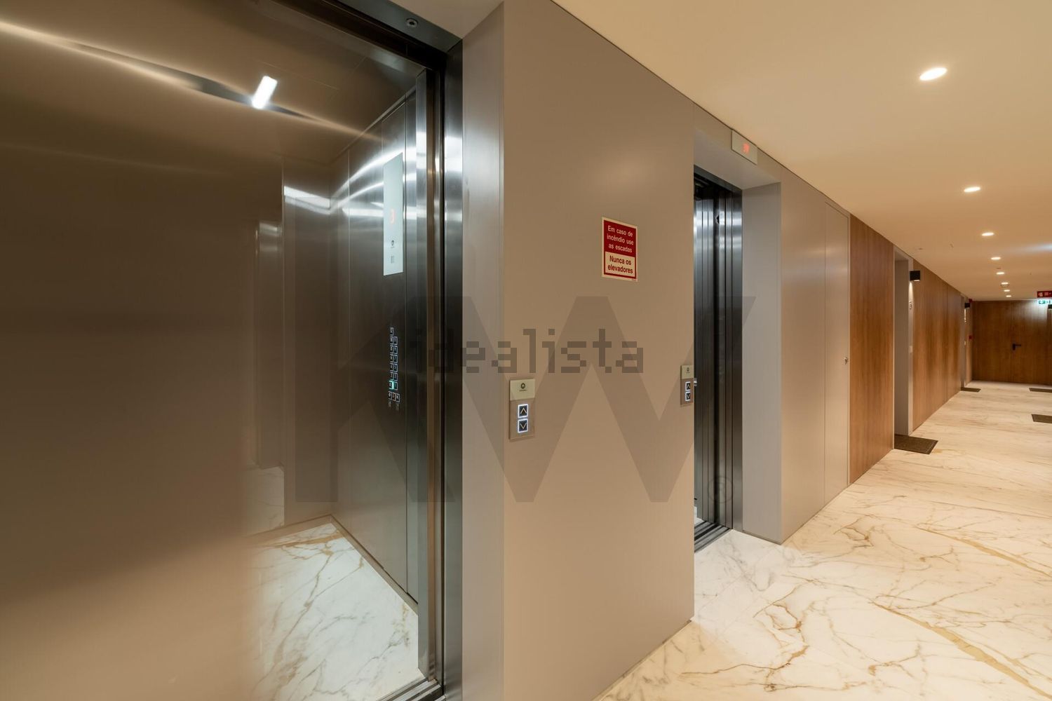 出租公寓 t1在Avenida Afonso Costa, 18 - 过道