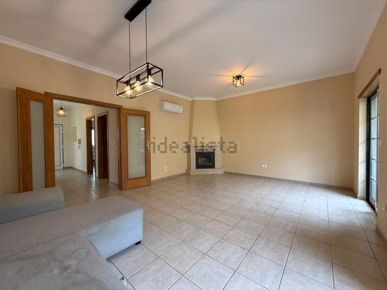 出租小楼房或独栋别墅在Avenida 25 de Abril s/n - 居住