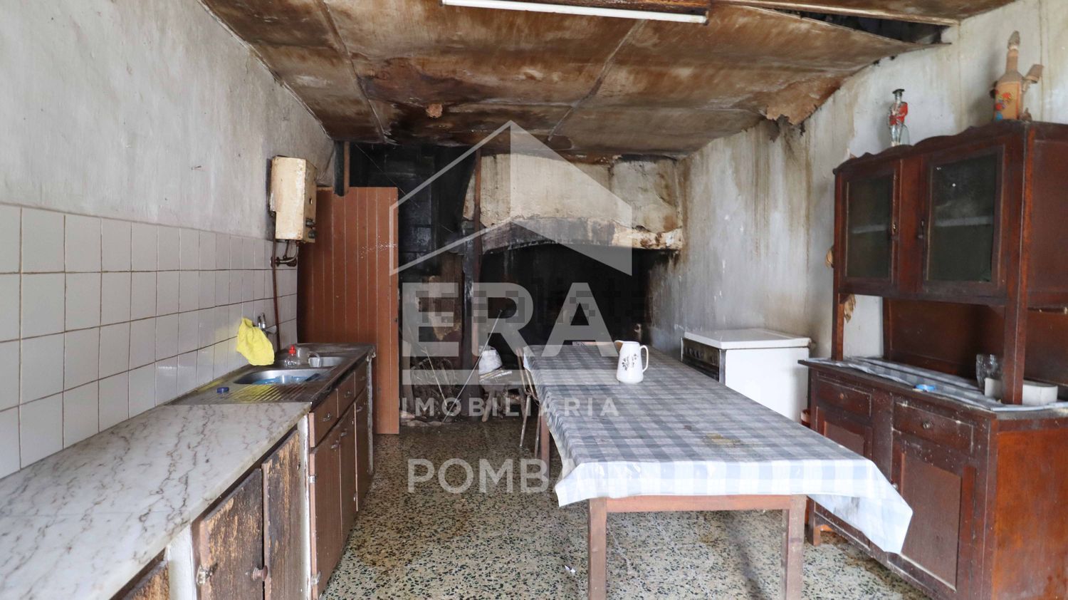 小楼房或独栋别墅出售在Estrada Real - 照片