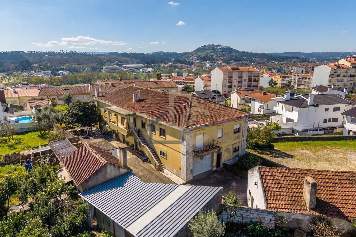 小楼房或独栋别墅出售在Rua de Nossa Senhora de Fátima, 8 a - 视线