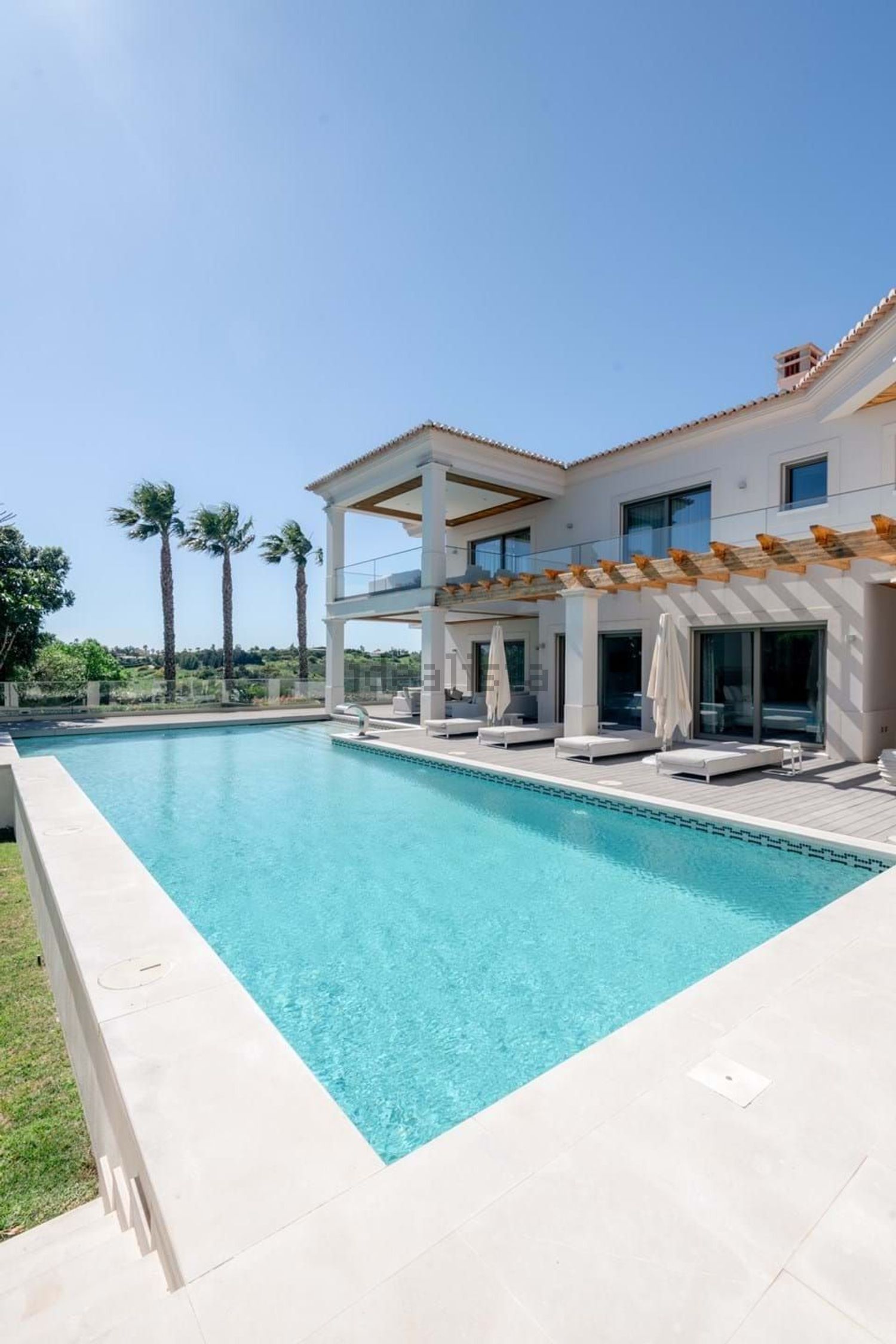 小楼房或独栋别墅出售在Golfe Santo António - 游泳池