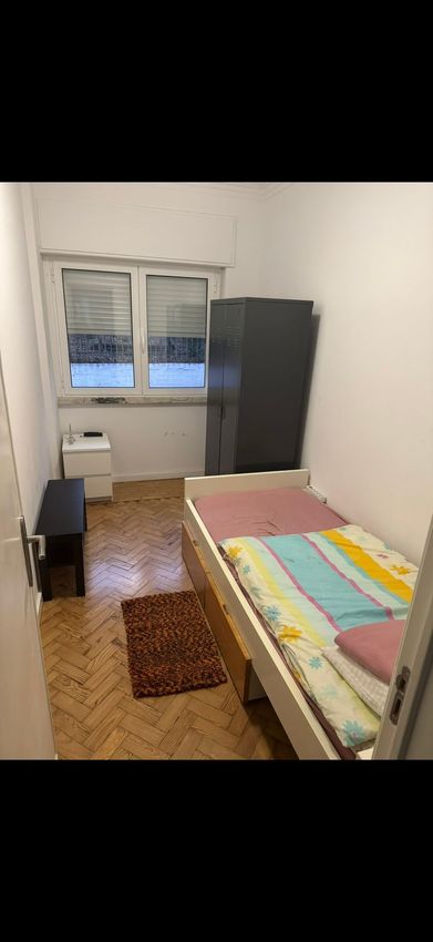 出租房间在Avenida Combatentes da Grande Guerra, 137