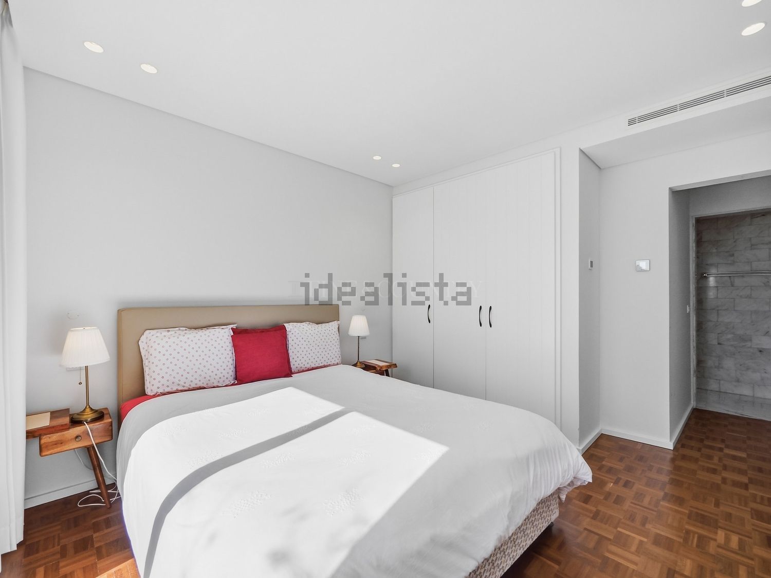 小楼房或独栋别墅出售N266 - 卧室