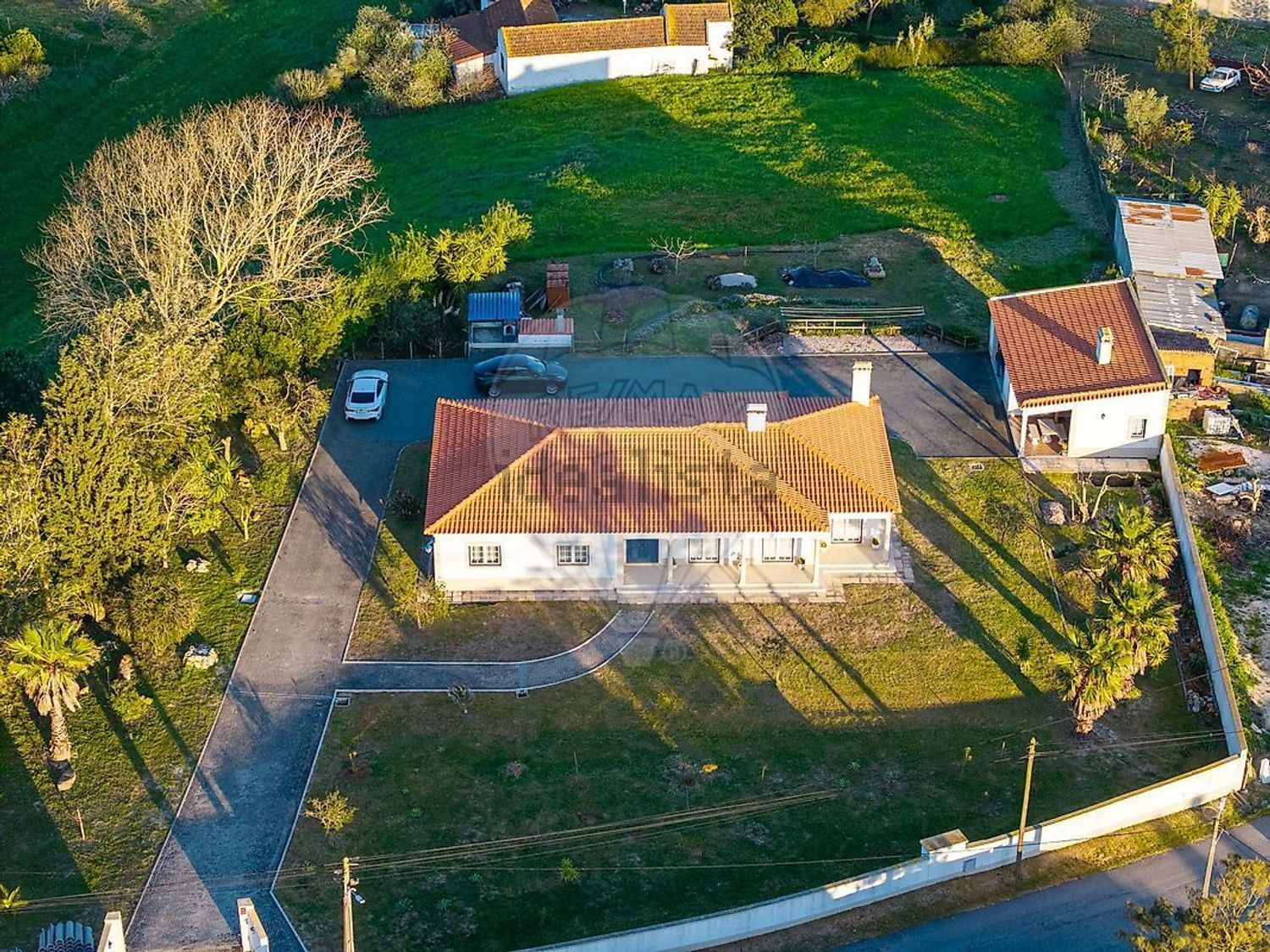 小楼房或独栋别墅出售在Estrada Sem Nome - 游泳池